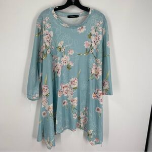 Fashion Women’s Round Neck 3/4 Sleeve Blue Floral Sharkbite Hemline Blouse XXL